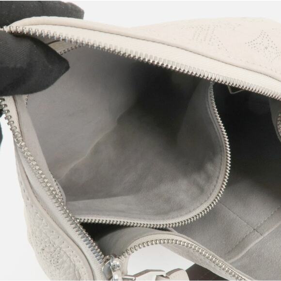 💎✨Authentic✨💎Louis Vuitton Monogram Mahina Selene PM Shoulder Bag Blanc - Picture 14 of 16